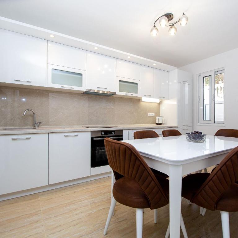 Guest House 4M Gregović - Three Bedroom Apartment - 13