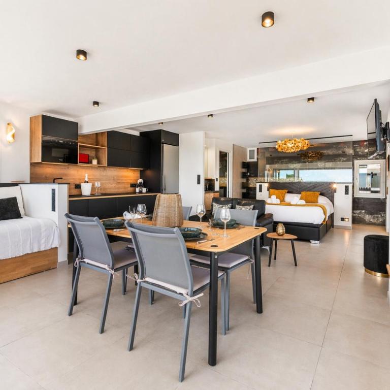Villa Aurora Port Nature - vue mer- terrasse plein sud - Parking - Village Naturiste - One-Bedroom Apartment - 12