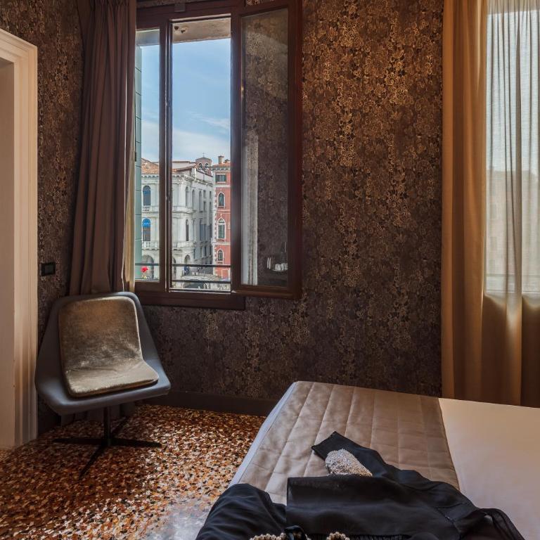 Riva del Vin BOUTIQUE HOTEL - Deluxe Double Room with Canal View - 4