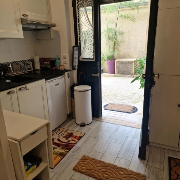 Studio de charme Paris Champs Elysees - Two-Bedroom Apartment - 18