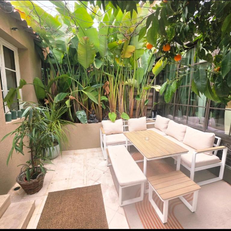Maisonnette de charme indépendante dans propriété privé & jardin à Cimiez - Chambre Double avec Patio - 1