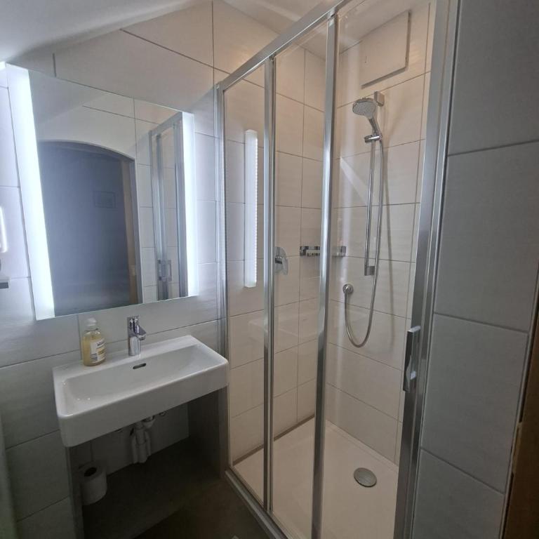 Pension Waldhof - Doppelzimmer mit Balkon - 5