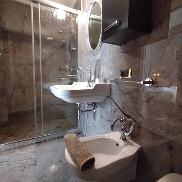 NOBILI LIBARDI - VILLA BASEVI - Camera Matrimoniale con Bagno Privato - 2