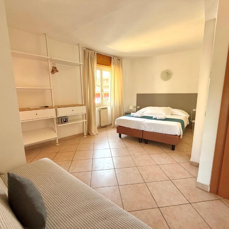 Albergo Vittoria - Camera Tripla con Vista Città - 4