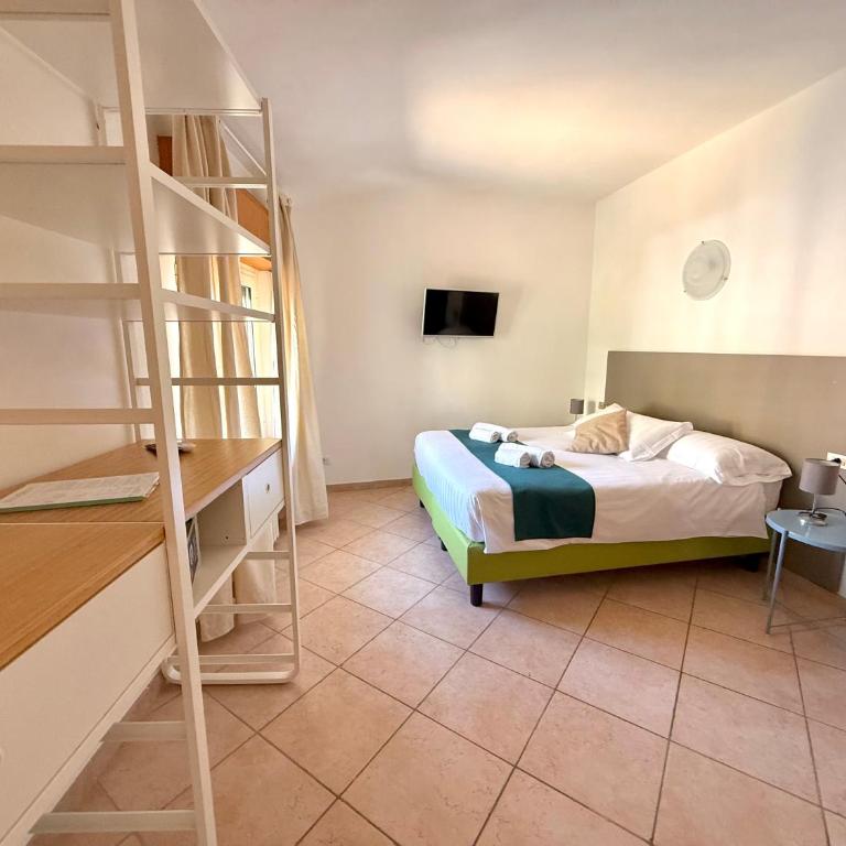 Albergo Vittoria - Camera Tripla con Vista Città - 9