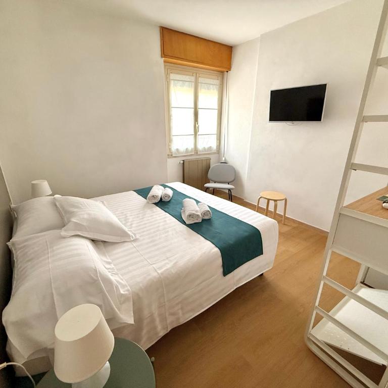 Albergo Vittoria - Camera Matrimoniale/Doppia con Letti Singoli con Vista Città - 3