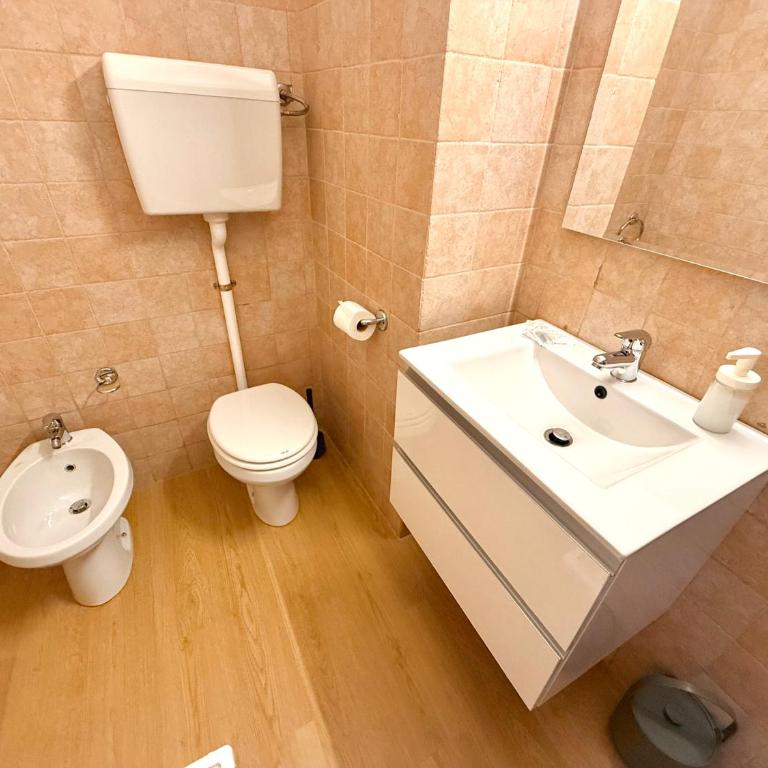 Albergo Vittoria - Camera Matrimoniale/Doppia con Letti Singoli con Vista Città - 5
