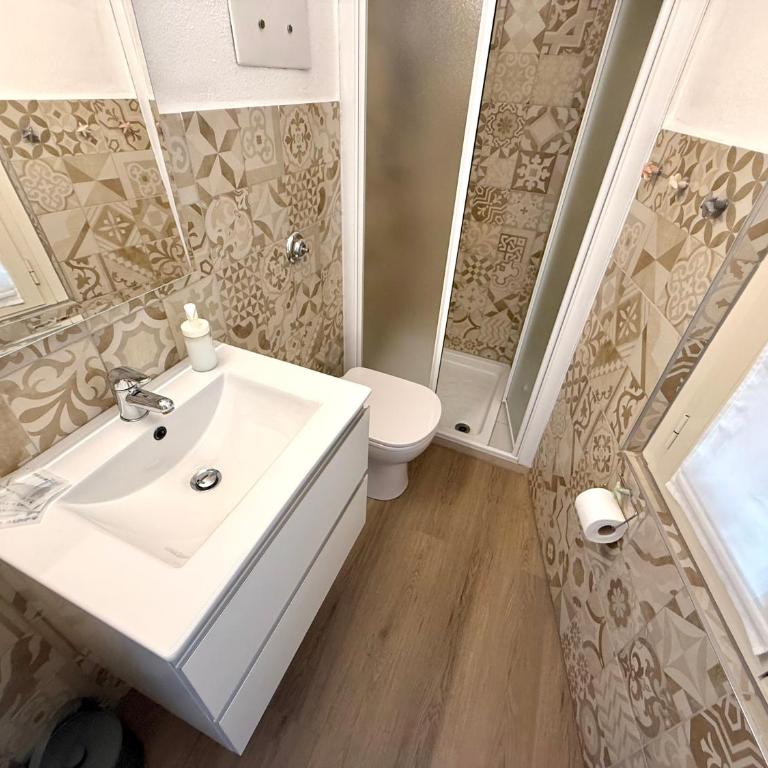 Albergo Vittoria - Camera Matrimoniale/Doppia con Letti Singoli con Vista Lago. - 11