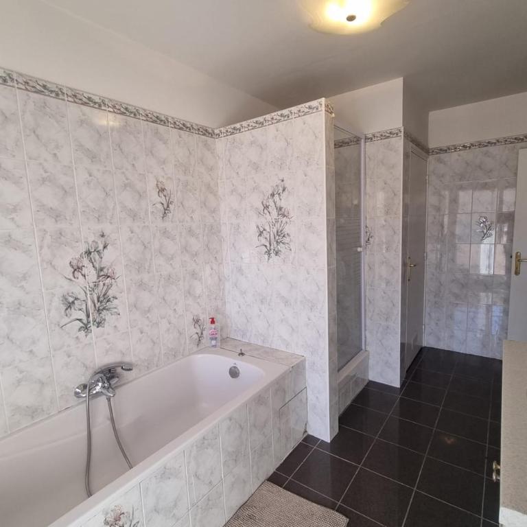 90m apartment with balcony and parking - Apartment - 9