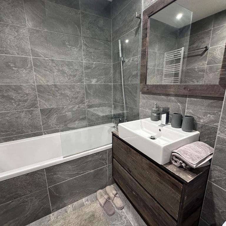Spacious Luxury Alpine Duplex in Crans Montana - Appartamento con 3 Camere da Letto - 4