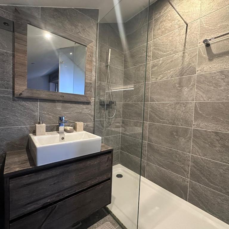 Spacious Luxury Alpine Duplex in Crans Montana - Appartamento con 3 Camere da Letto - 7