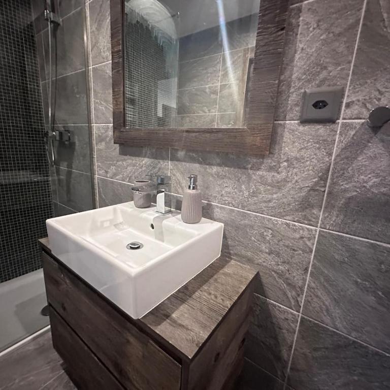 Spacious Luxury Alpine Duplex in Crans Montana - Appartamento con 3 Camere da Letto - 17