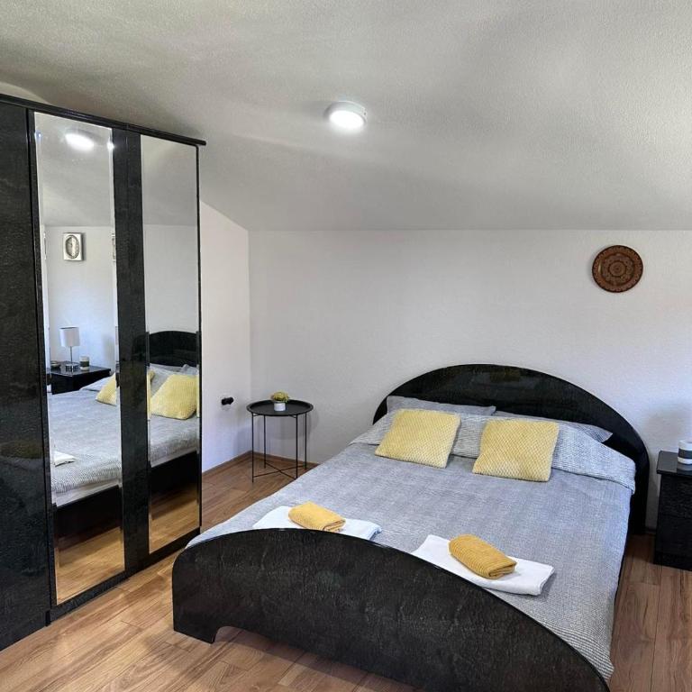 Anki apartman na Vrbasu sa privatnom plazom - Apartman sa 2 Spavaće Sobe - 1