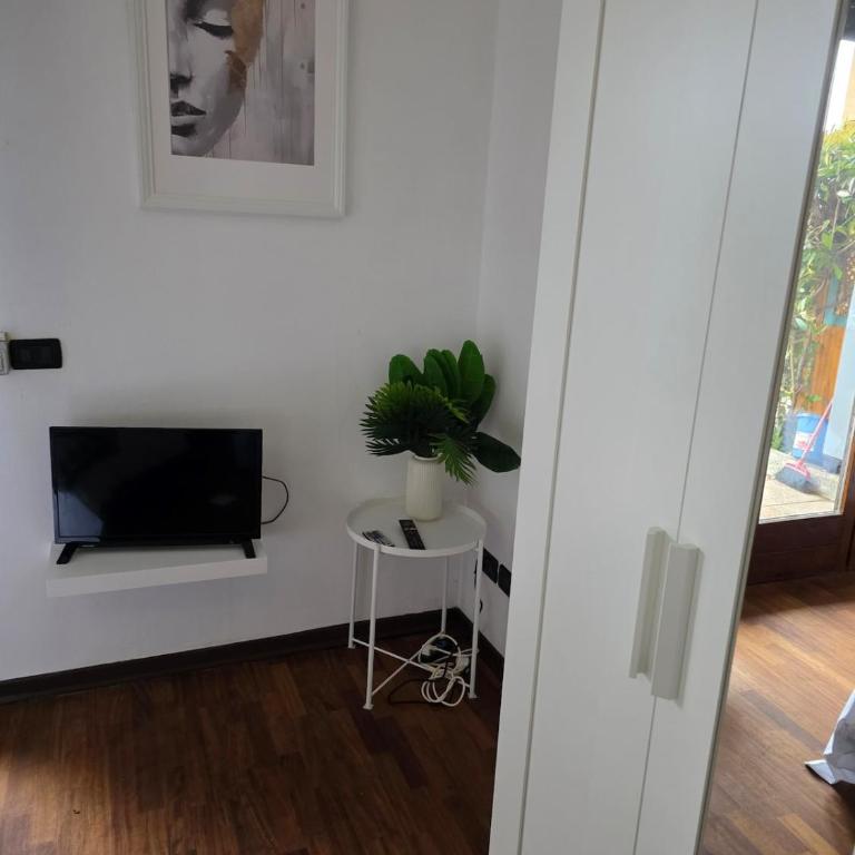 Modern Apartment with Pool & Lake View Luino - Apartamento de 1 dormitorio - 2