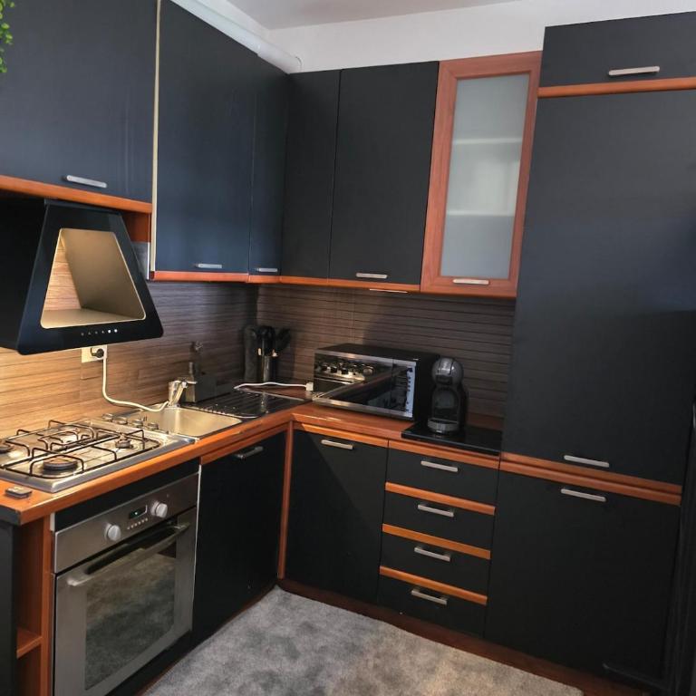 Modern Apartment with Pool & Lake View Luino - Apartamento de 1 dormitorio - 3