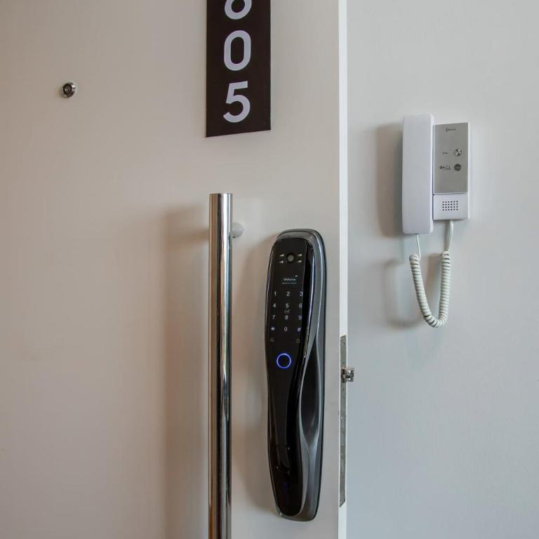 Elegant Urban Getaway 1BR Gym and Pool - Apartment - 9