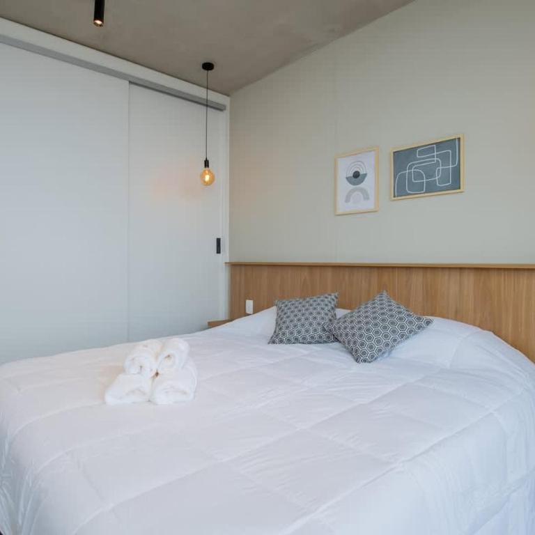 Elegant Urban Getaway 1BR Gym and Pool - Apartment - 17