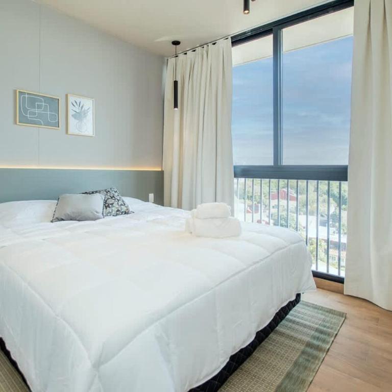 Luxury Retreat Modern 1BR Pool and Gym 704 - Apartment - 2