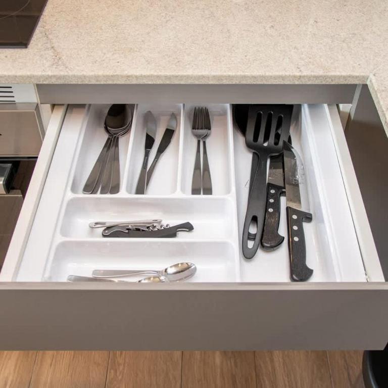 Luxury Retreat Modern 1BR Pool and Gym 704 - Apartment - 32