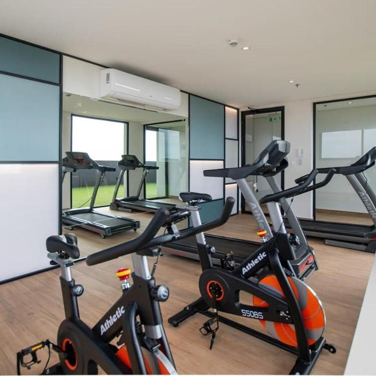 Luxury Retreat Modern 1BR Pool and Gym 704 - Apartment - 47