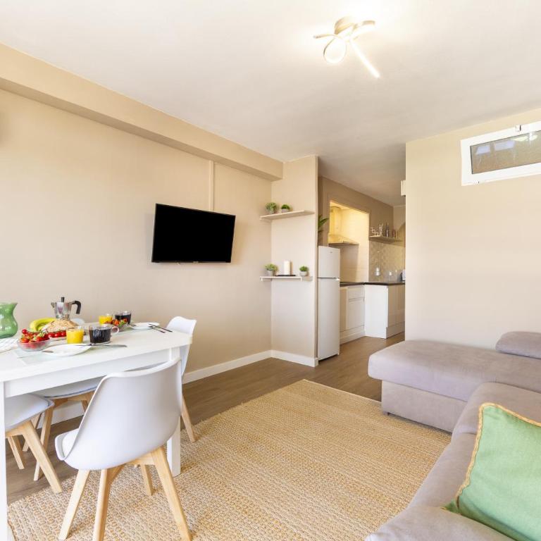 AlmeriaSuite Roquetas Terrace - One-Bedroom Apartment with Terrace - 9
