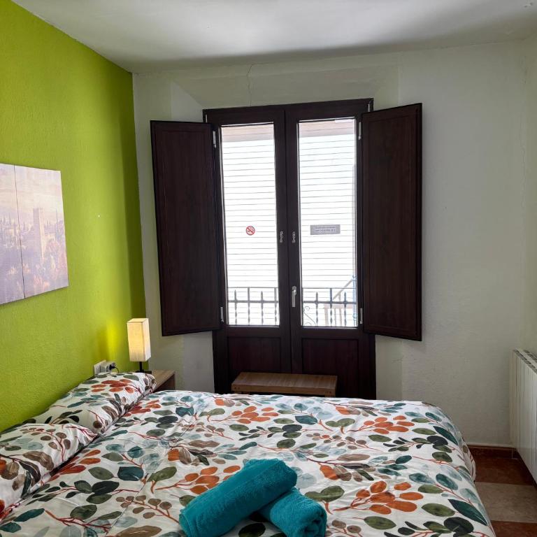 Oh! My Hostel - Double Room with Private Bathroom - 1