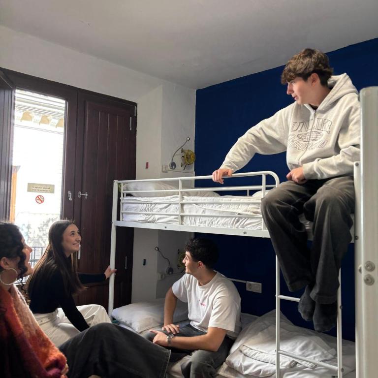 Oh! My Hostel - Bed in 4-Bed Mixed Dormitory Room with Private Bathroom - 1