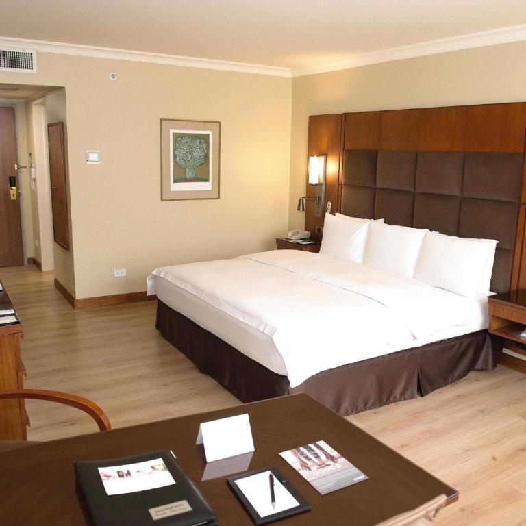Swissotel Quito - Habitación Deluxe con cama extragrande - 1