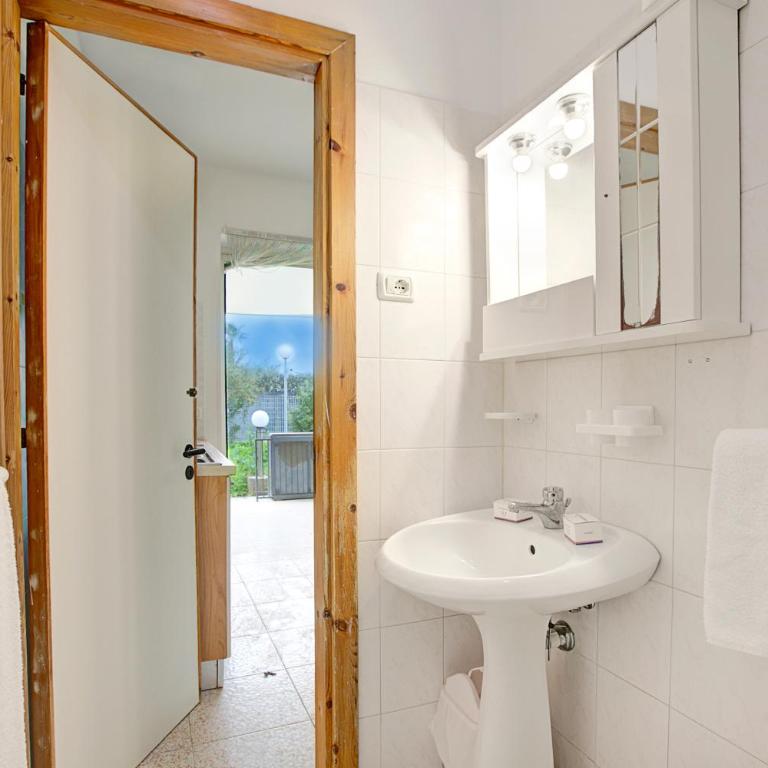 Stella Marina with Pool 100 m from beach - One Bedroom Apartment with Terrace 2 - 8