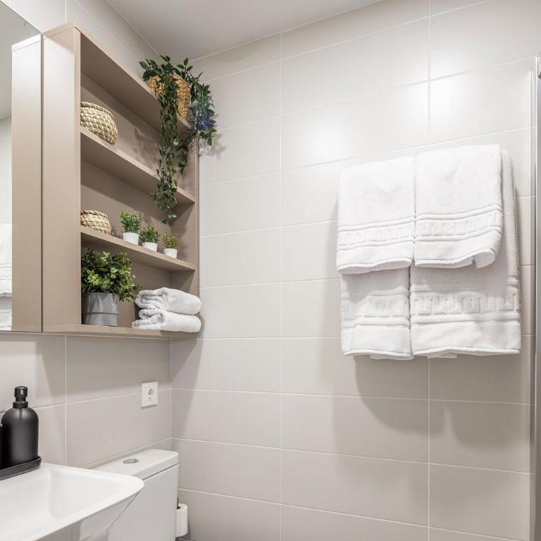 Amro Pamplona - Albergue Juvenil - Habitación Individual con baño privado - 4