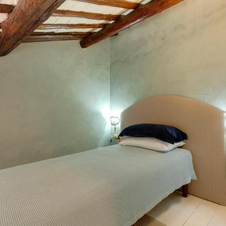 LM Suites Spagna - Camera Tripla - 13