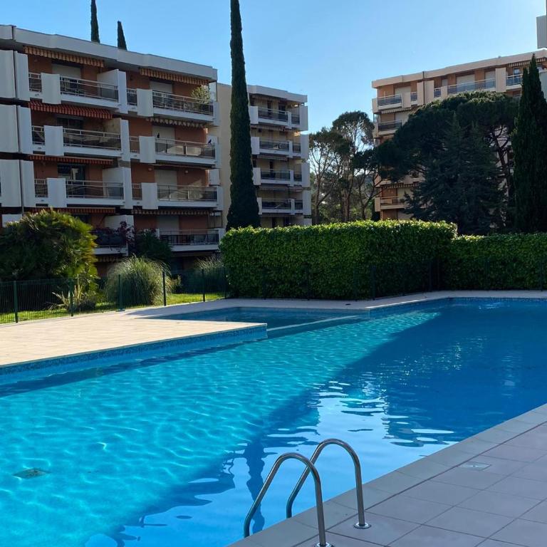 F2 piscine à St Raphaël - Two-Bedroom Apartment - 1
