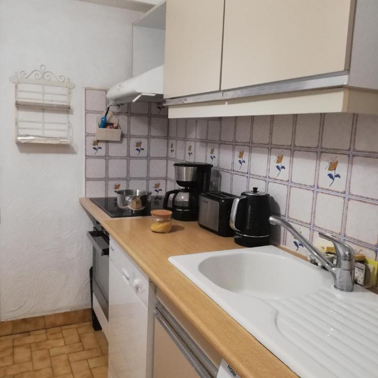 F2 piscine à St Raphaël - Two-Bedroom Apartment - 2