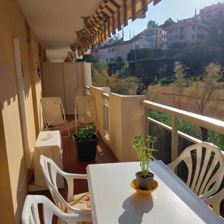 F2 piscine à St Raphaël - Two-Bedroom Apartment - 11