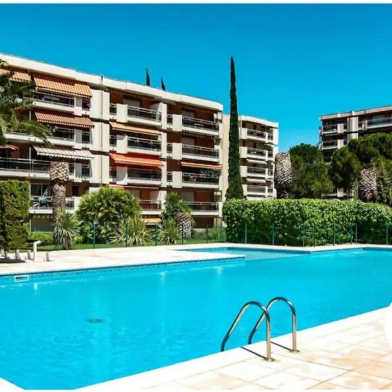 F2 piscine à St Raphaël - Two-Bedroom Apartment - 14
