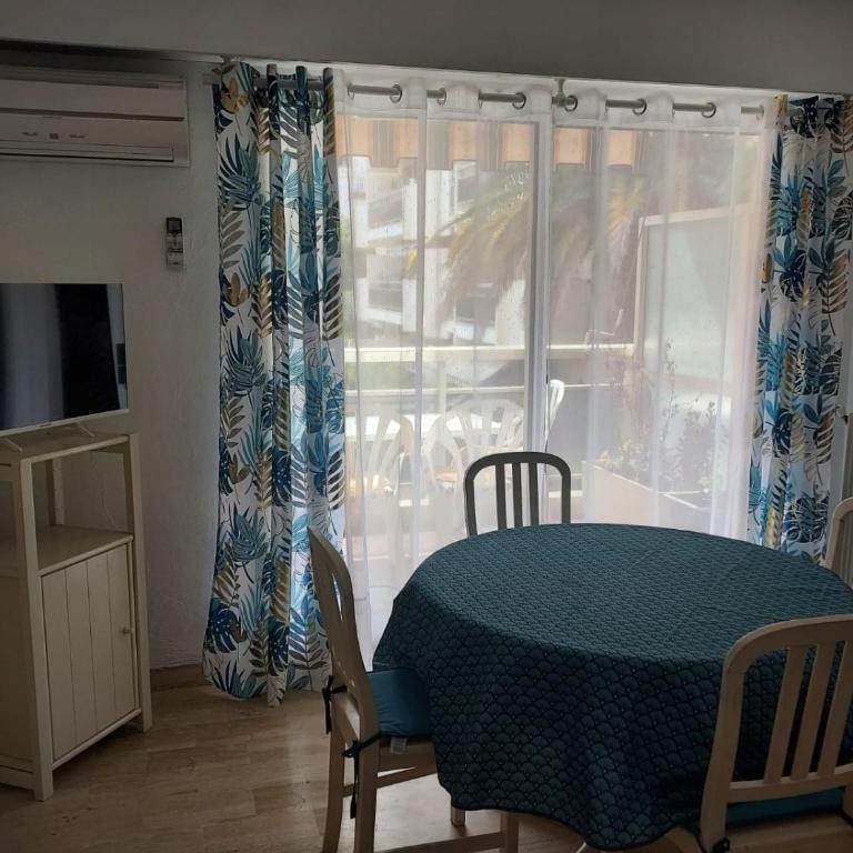 F2 piscine à St Raphaël - Two-Bedroom Apartment - 15