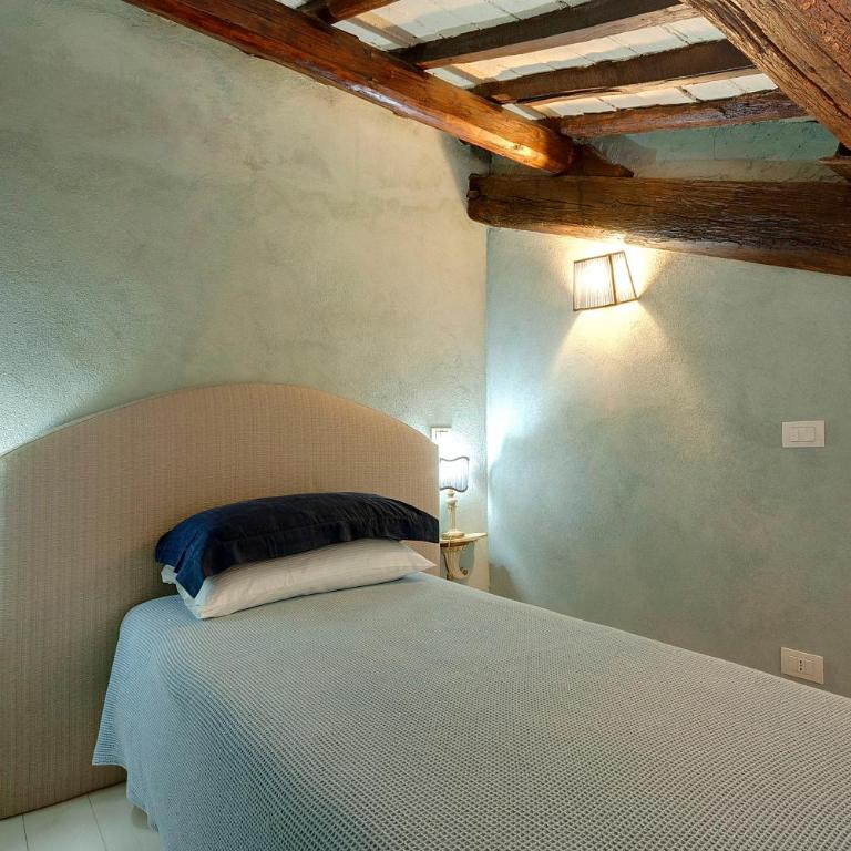 LM Suites Spagna - Camera Tripla - 10