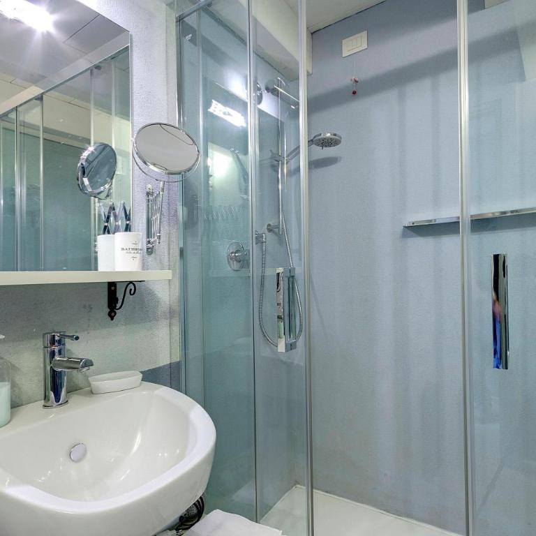 LM Suites Spagna - Camera Tripla - 17