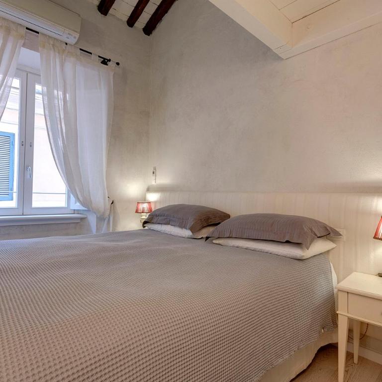 LM Suites Spagna - Camera Matrimoniale - 17
