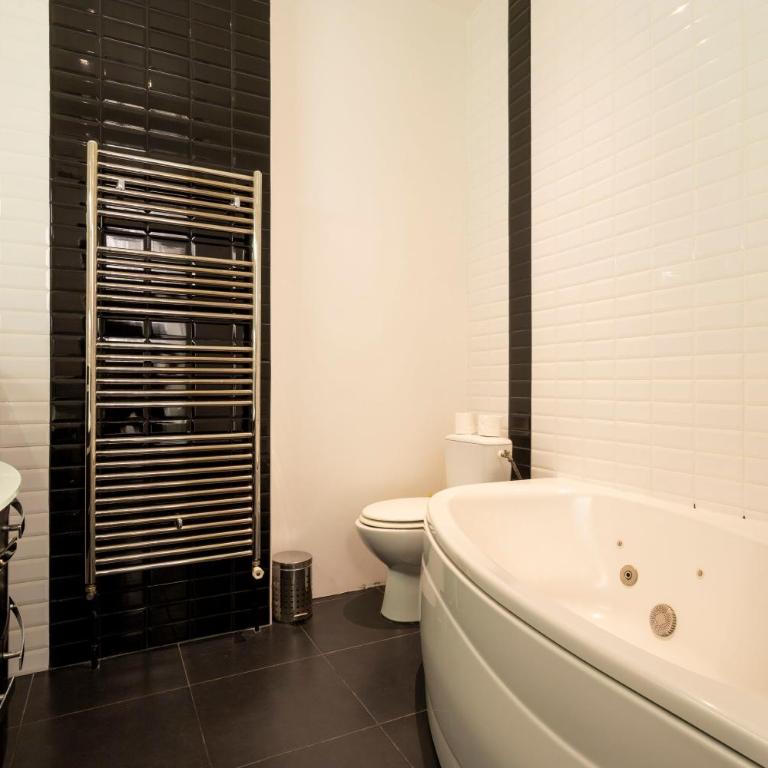 Arc de Triomphe - Home in City - AC & Parking - Casa de 5 dormitorios - 40