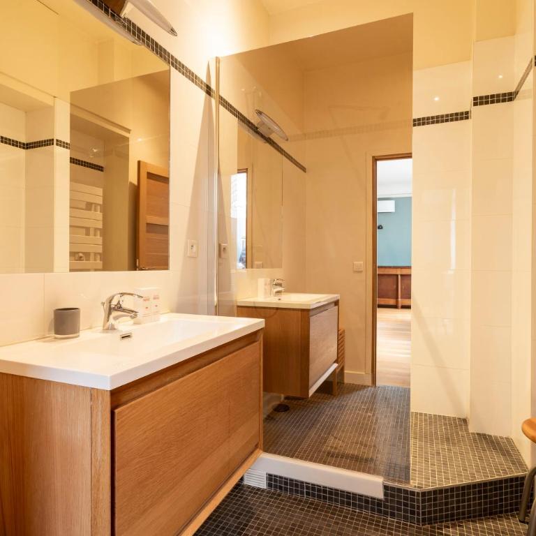Arc de Triomphe - Home in City - AC & Parking - Casa de 5 dormitorios - 41