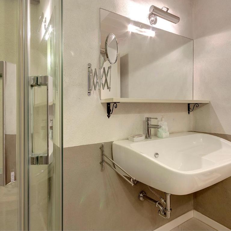 LM Suites Spagna - Camera Matrimoniale - 28