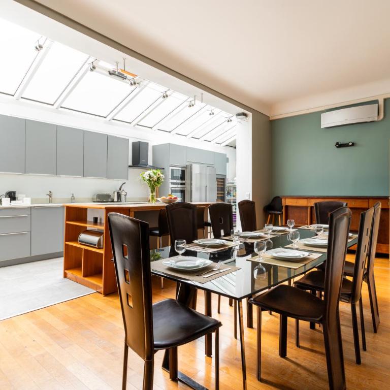 Arc de Triomphe - Home in City - AC & Parking - Casa de 5 dormitorios - 60
