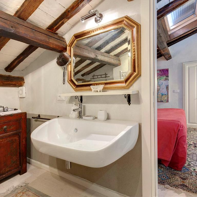 LM Suites Spagna - Camera Matrimoniale - 15