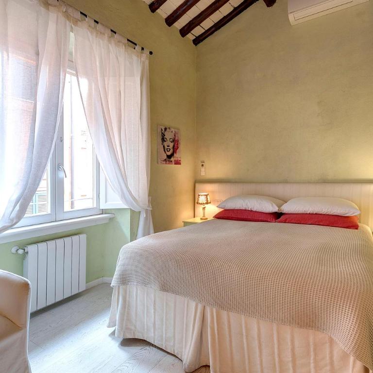 LM Suites Spagna - Camera Matrimoniale - 33