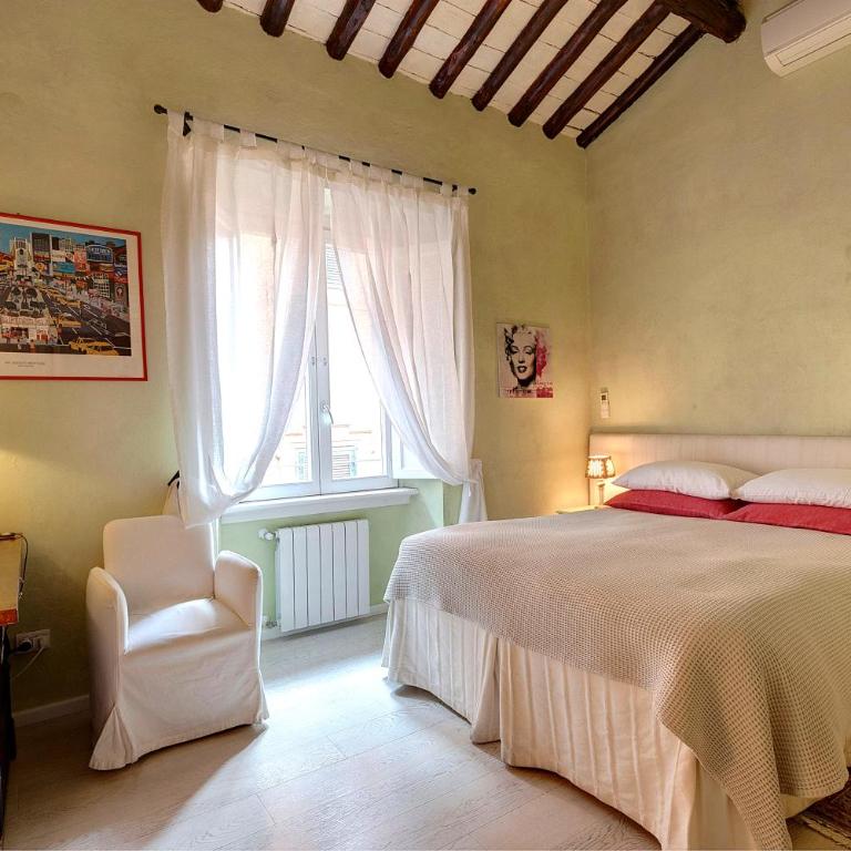 LM Suites Spagna - Camera Matrimoniale - 1