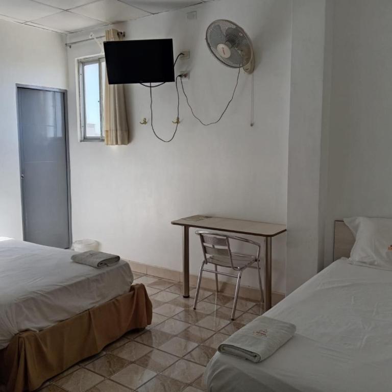 Hospedaje El Emperador Talara - Habitación Doble Pequeña - 1