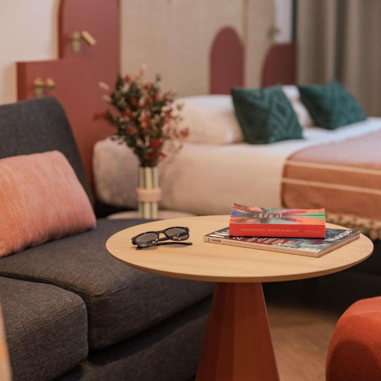 Ibis Styles Sevilla City Santa Justa - Family Room with double bed and sofa bed - 3