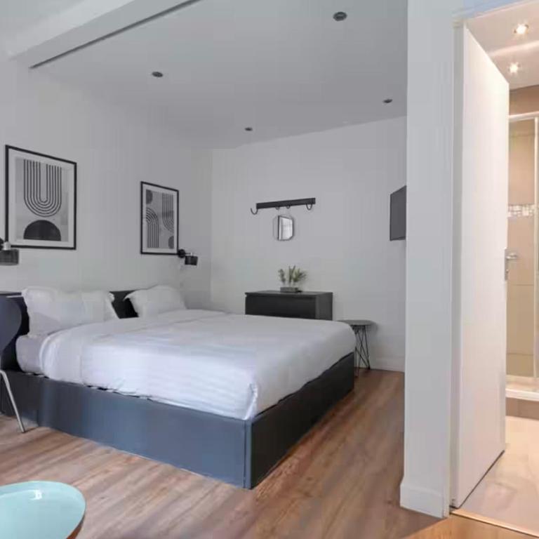 UrbanFlat 203 et 202 - 2 Studios pour 8 au centre de Paris - Apartment - 11