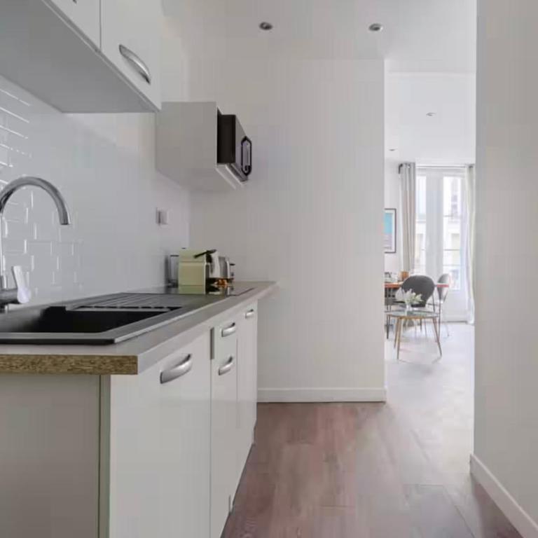 UrbanFlat 203 et 202 - 2 Studios pour 8 au centre de Paris - Apartment - 13